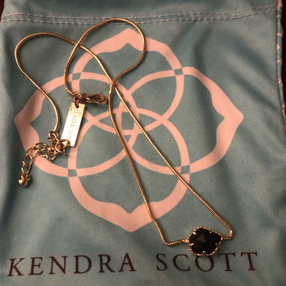 Kendra Scott necklace